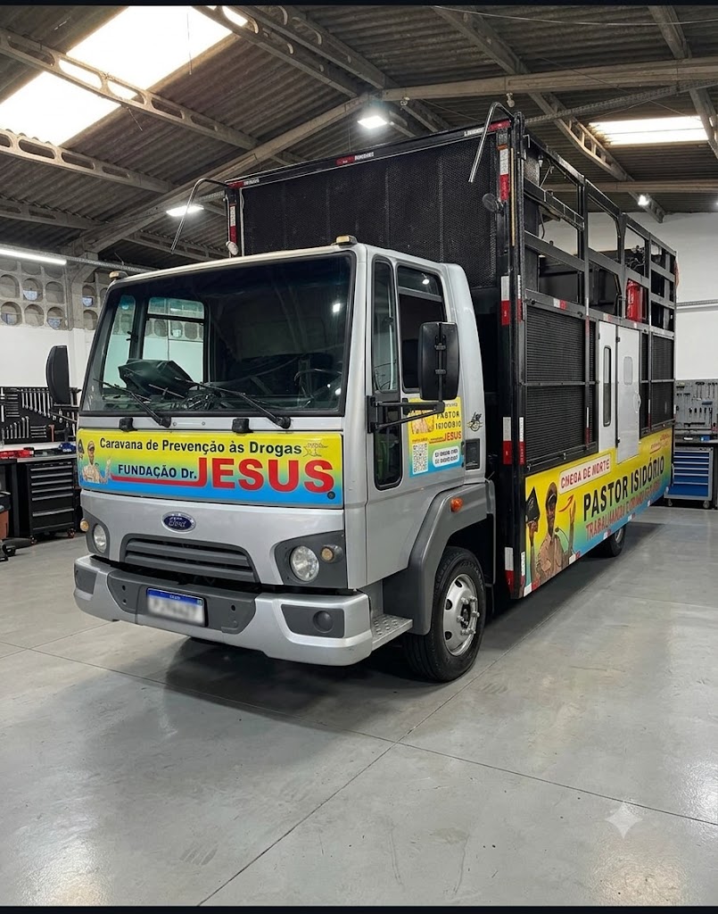 Manutenção em caminhão Isuzu
